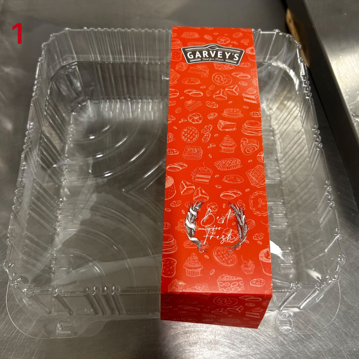 GARVEYS SLEEVE CREAM CAKE RED X600
